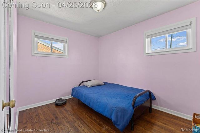 1232 N Stephen Avenue, Clawson, MI 48017