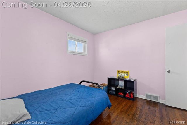 1232 N Stephen Avenue, Clawson, MI 48017