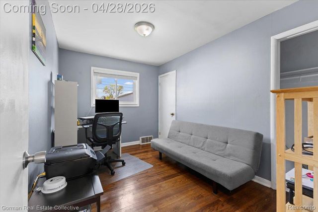 1232 N Stephen Avenue, Clawson, MI 48017