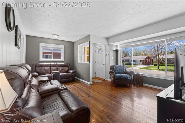 1232 N Stephen Avenue, Clawson, MI 48017