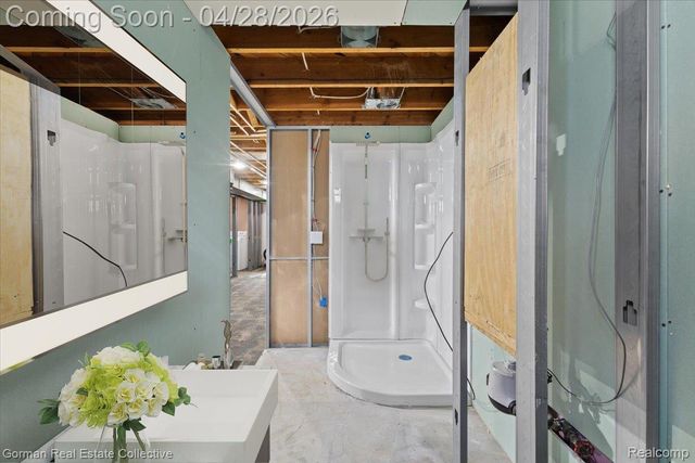 1232 N Stephen Avenue, Clawson, MI 48017