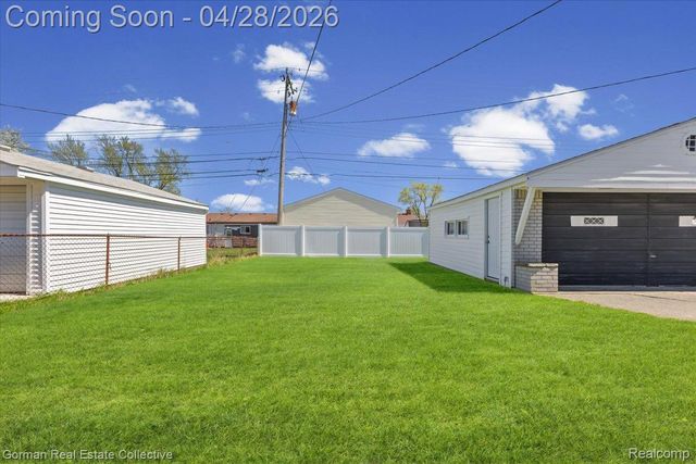 1232 N Stephen Avenue, Clawson, MI 48017