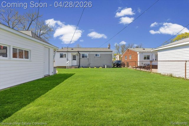 1232 N Stephen Avenue, Clawson, MI 48017