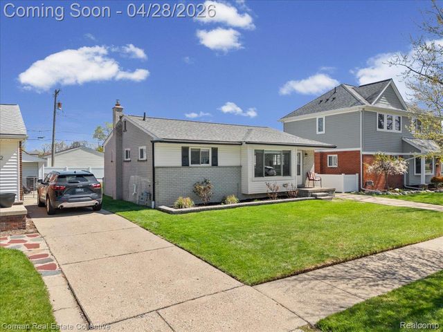 1232 N Stephen Avenue, Clawson, MI 48017