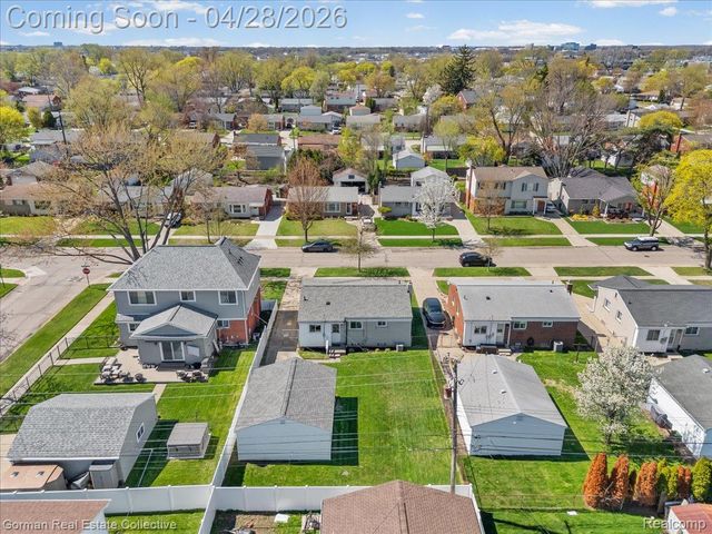 1232 N Stephen Avenue, Clawson, MI 48017