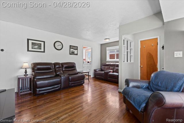 1232 N Stephen Avenue, Clawson, MI 48017