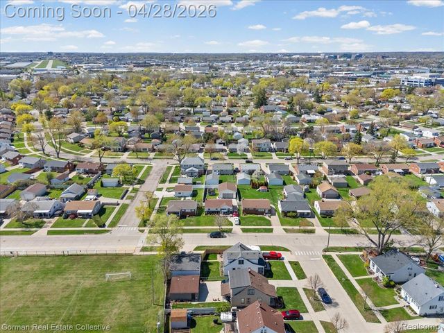 1232 N Stephen Avenue, Clawson, MI 48017