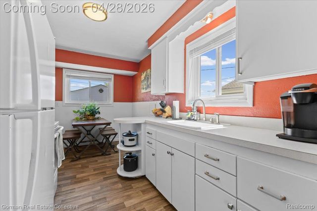 1232 N Stephen Avenue, Clawson, MI 48017