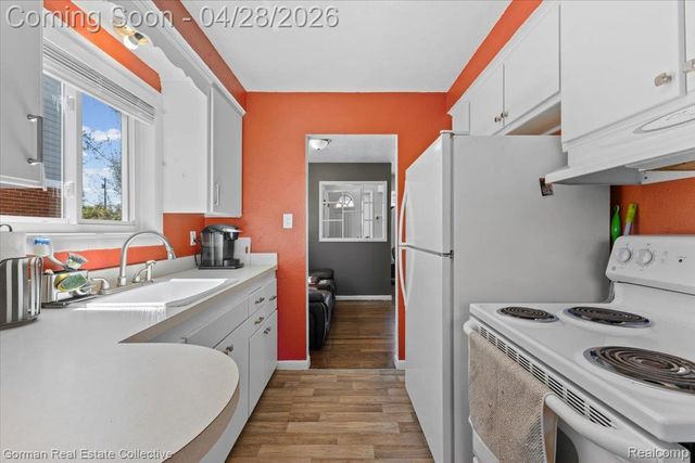 1232 N Stephen Avenue, Clawson, MI 48017