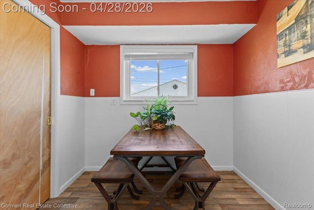 1232 N Stephen Avenue, Clawson, MI 48017