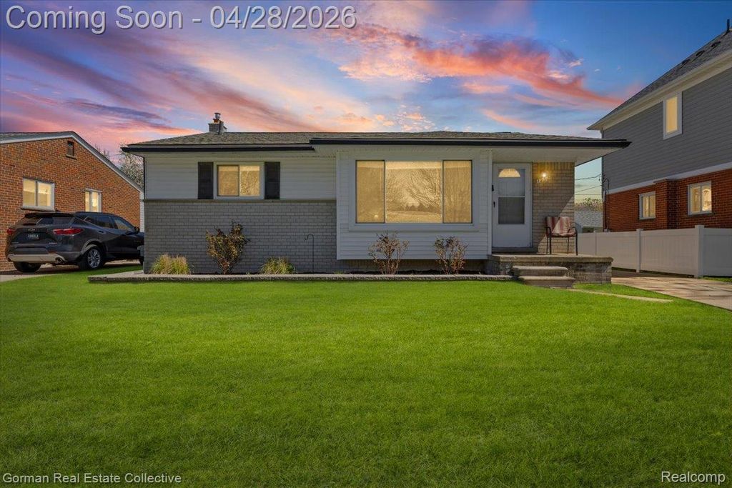 1232 N Stephen Avenue, Clawson, MI 48017