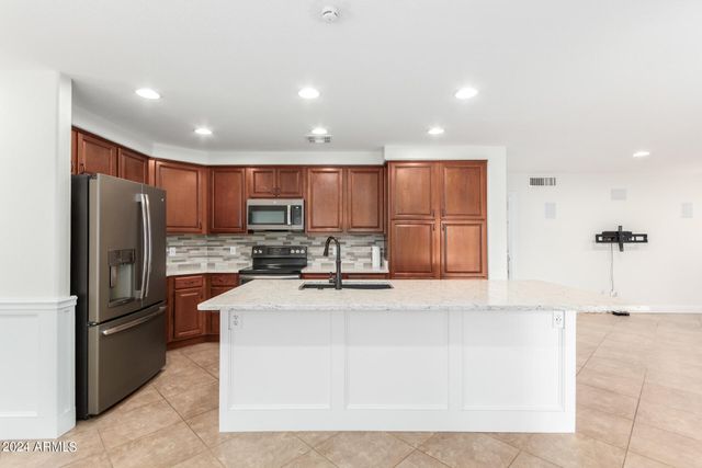 7217 W Crest Lane, Glendale, AZ 85310