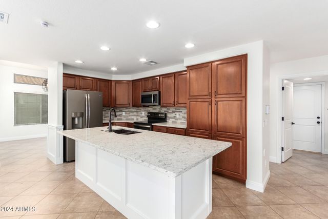 7217 W Crest Lane, Glendale, AZ 85310