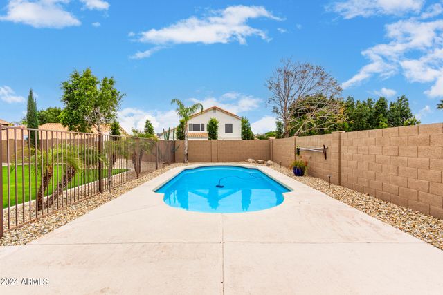 7217 W Crest Lane, Glendale, AZ 85310