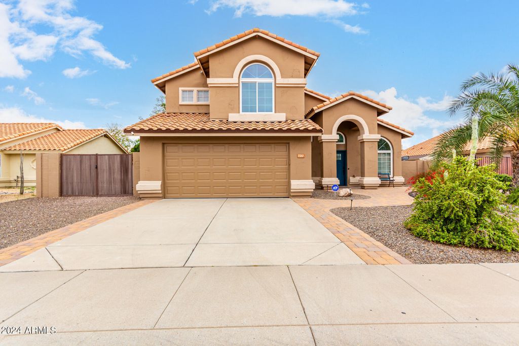 7217 W Crest Lane, Glendale, AZ 85310