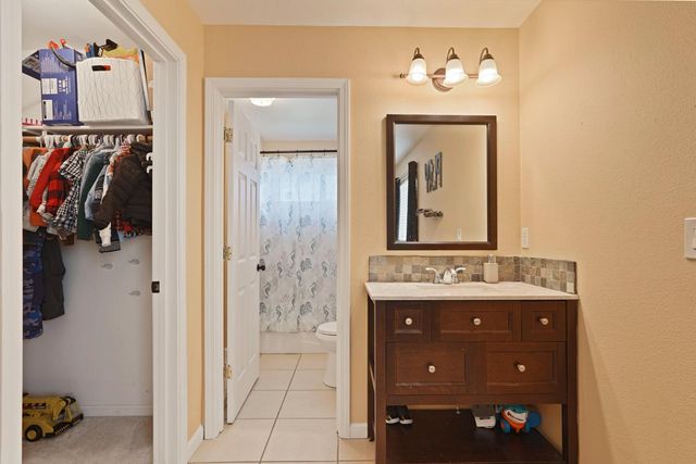 1111 Paradise Peak Rd, Valley Springs, CA 95252