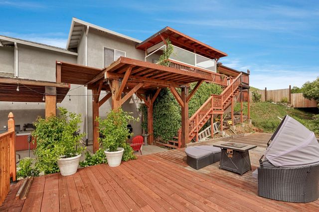 1111 Paradise Peak Rd, Valley Springs, CA 95252