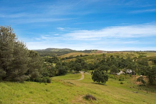 1111 Paradise Peak Rd, Valley Springs, CA 95252