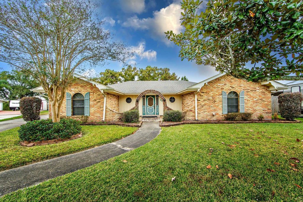 110 Colyell Dr, Houma, LA 70363