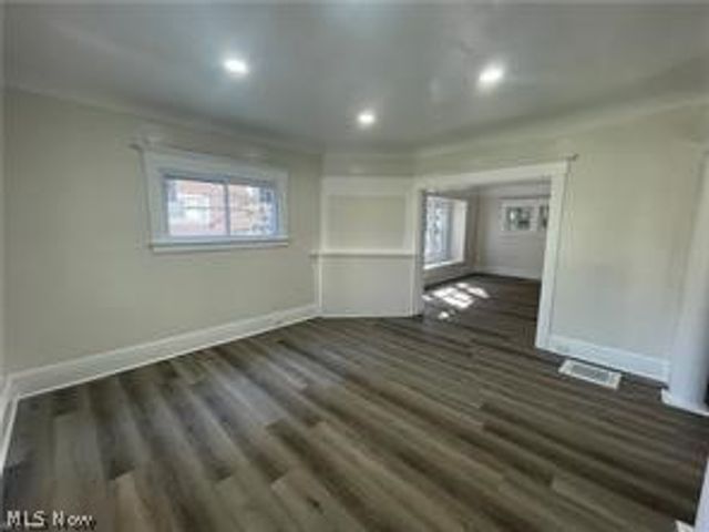 10404 South Boulevard, Cleveland, OH 44108