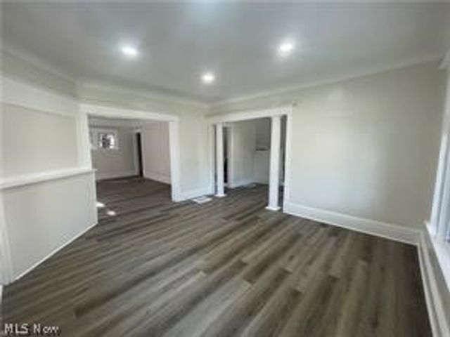 10404 South Boulevard, Cleveland, OH 44108