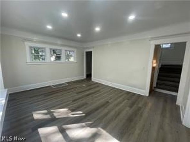 10404 South Boulevard, Cleveland, OH 44108