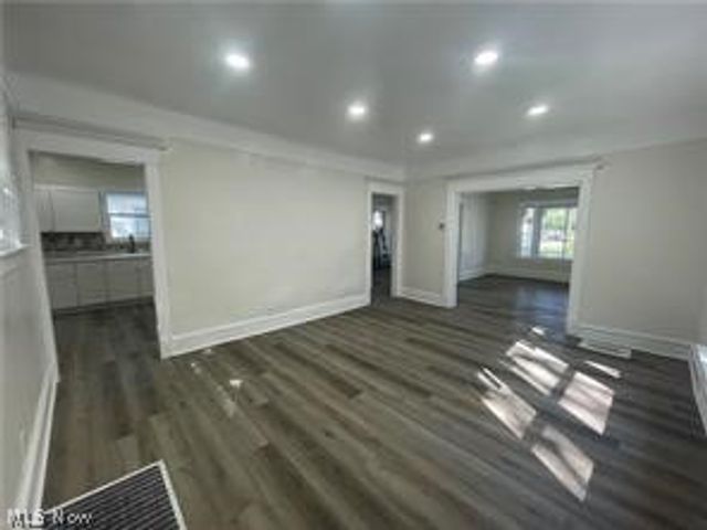 10404 South Boulevard, Cleveland, OH 44108