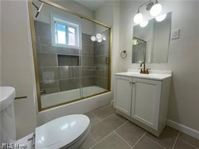 10404 South Boulevard, Cleveland, OH 44108