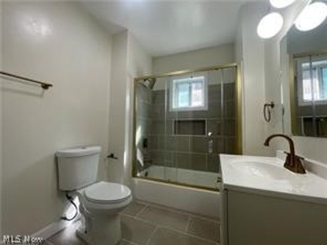 10404 South Boulevard, Cleveland, OH 44108