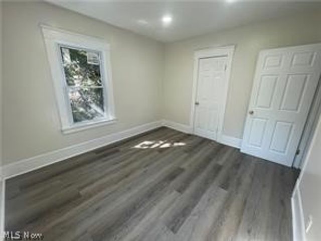 10404 South Boulevard, Cleveland, OH 44108