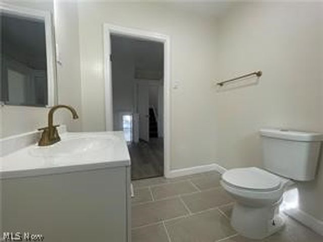 10404 South Boulevard, Cleveland, OH 44108