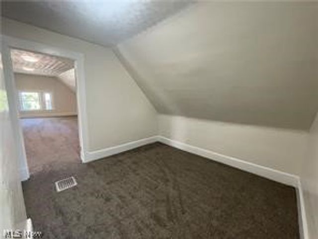 10404 South Boulevard, Cleveland, OH 44108