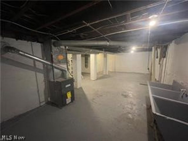 10404 South Boulevard, Cleveland, OH 44108