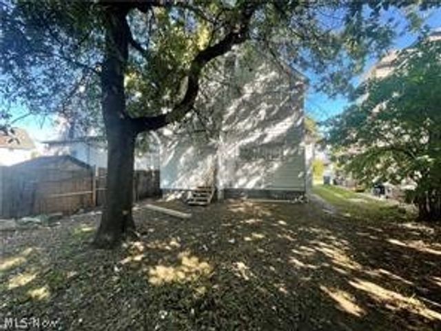 10404 South Boulevard, Cleveland, OH 44108