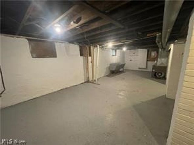 10404 South Boulevard, Cleveland, OH 44108