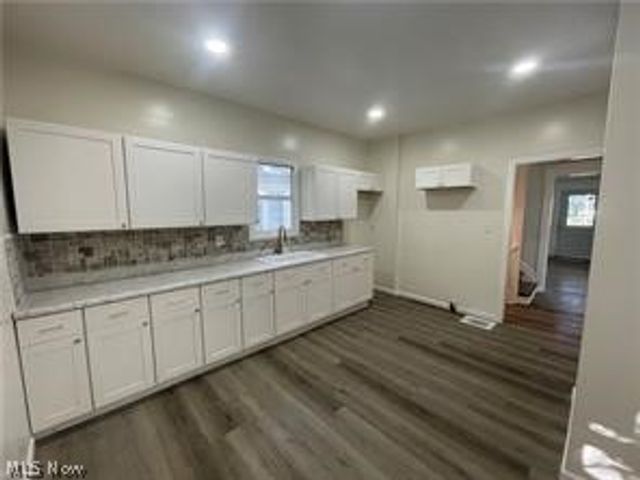 10404 South Boulevard, Cleveland, OH 44108