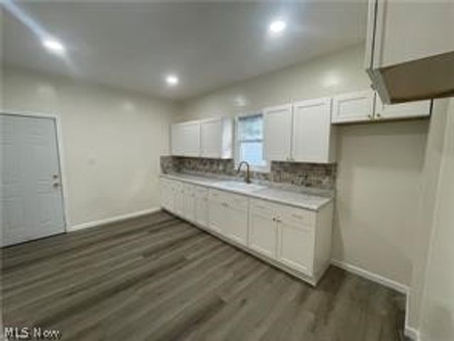 10404 South Boulevard, Cleveland, OH 44108