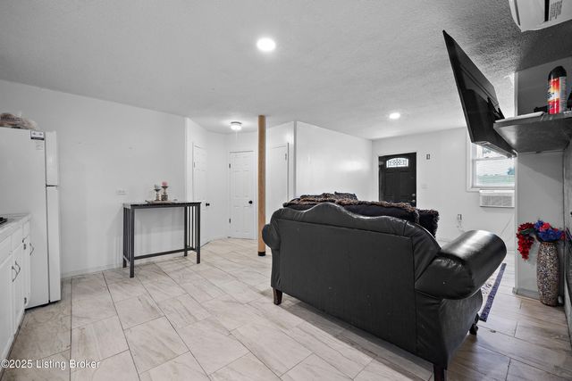 15520 Dixie Hwy, Louisville, KY 40272