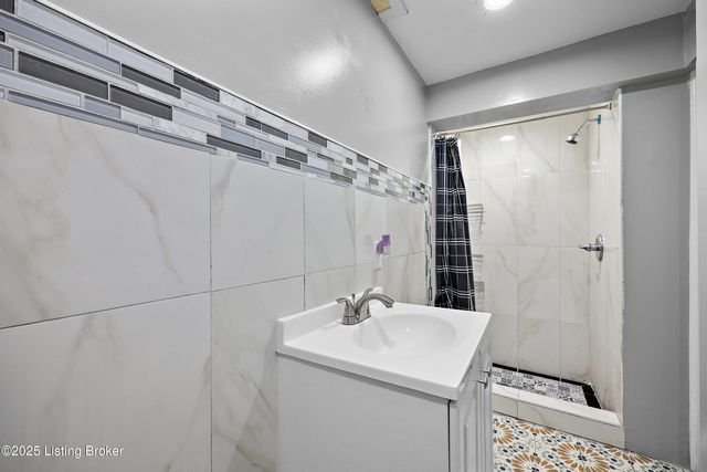 15520 Dixie Hwy, Louisville, KY 40272