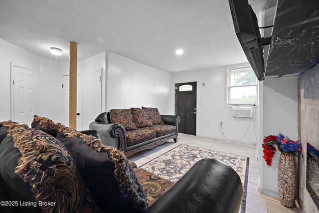 15520 Dixie Hwy, Louisville, KY 40272