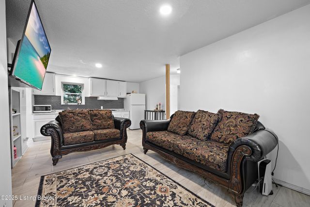 15520 Dixie Hwy, Louisville, KY 40272