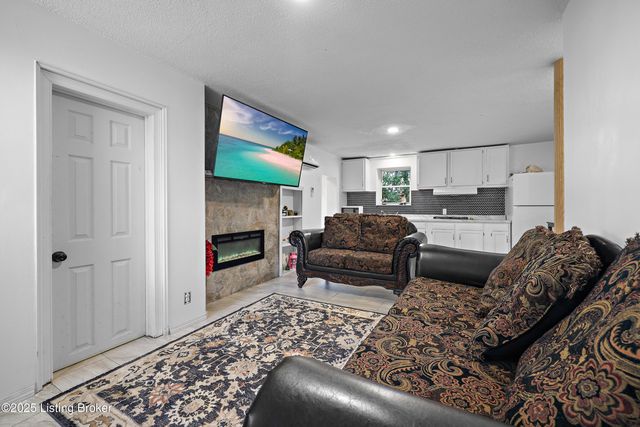 15520 Dixie Hwy, Louisville, KY 40272