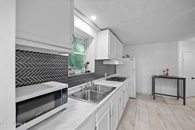 15520 Dixie Hwy, Louisville, KY 40272