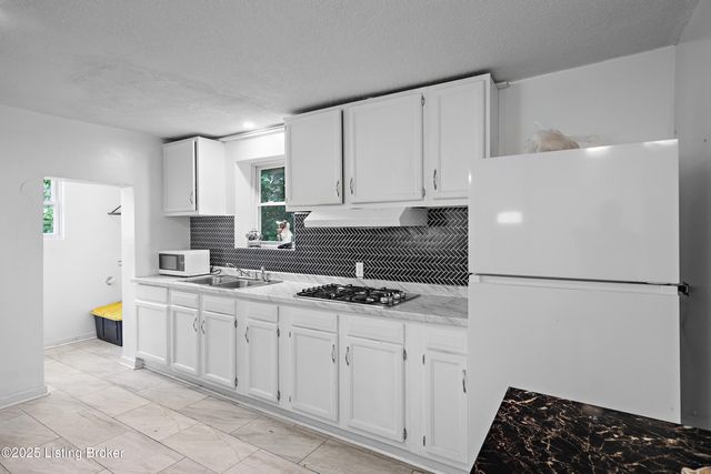 15520 Dixie Hwy, Louisville, KY 40272