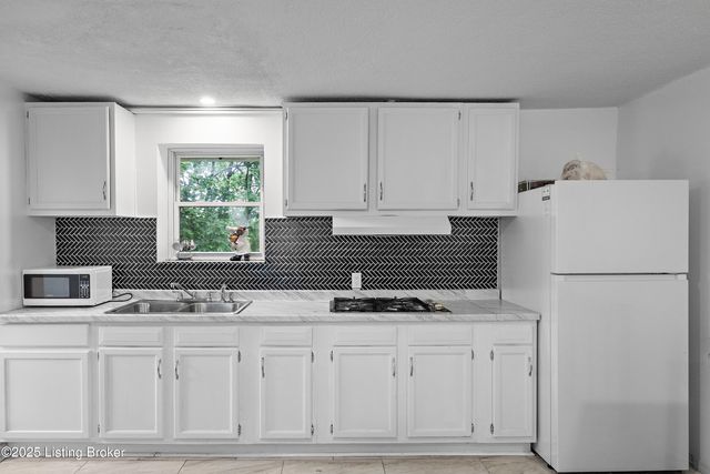 15520 Dixie Hwy, Louisville, KY 40272