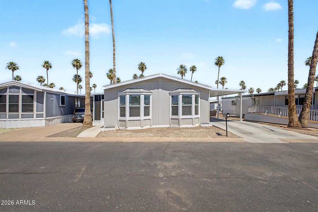150 S WINDSOR -- 69, Mesa, AZ 85204
