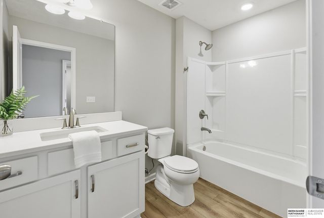 2219 N Aaron Way, Fremont, NE 68025