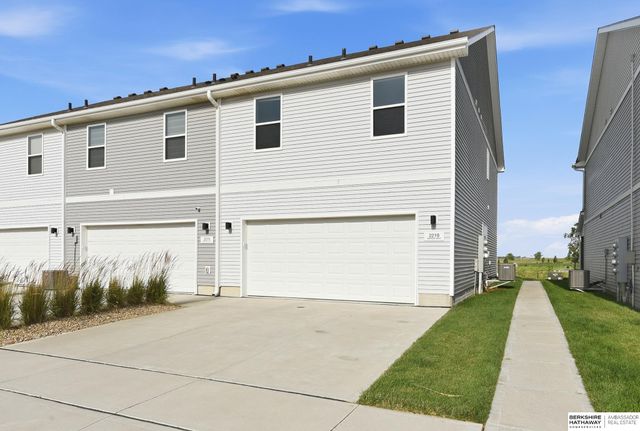 2219 N Aaron Way, Fremont, NE 68025
