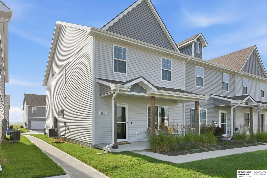 2219 N Aaron Way, Fremont, NE 68025