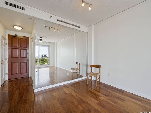 1 Towers Park Ln Apt 1004, San Antonio, TX 78209